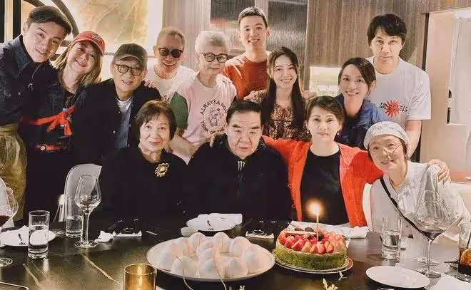 73歲老戲骨生日會老婆霸氣盡現,結婚34年苦盡甘來榮升岳母享福