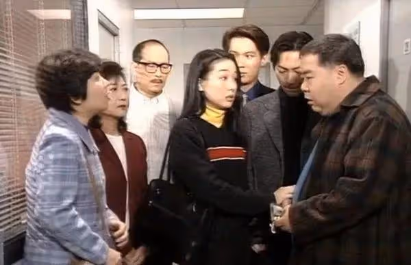 73歲老戲骨生日會老婆霸氣盡現,結婚34年苦盡甘來榮升岳母享福