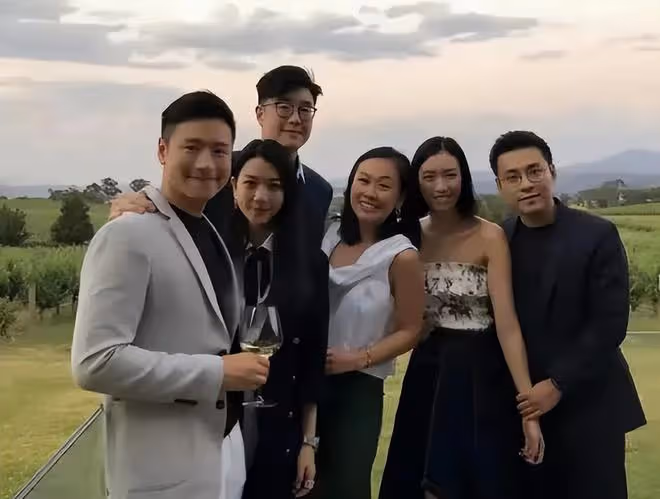 霍啟仁女友曬百萬求婚鑽戒,兩個巨大鑽戒閃眼,和汪小菲是同款