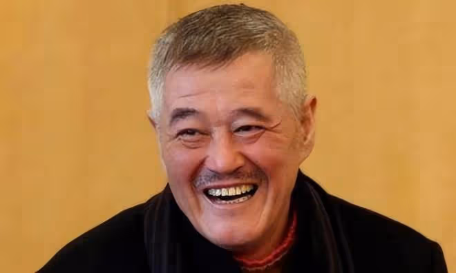 趙本山外孫4個月18斤,遺傳外公的「豬腰子」臉,笑起來太像了