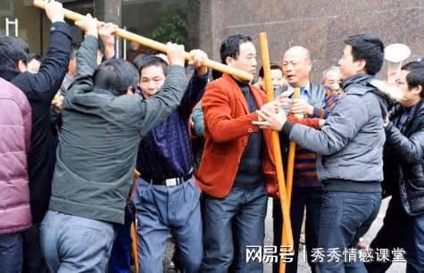 夫妻夢到亡女託夢求救,不顧反對挖墳開棺,結果讓人意外