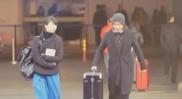 25歲的小彩旗,終於為自己的「無知」付出了代價