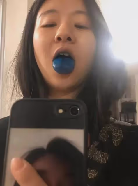 25歲的小彩旗,終於為自己的「無知」付出了代價