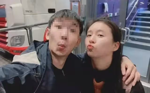 25歲的小彩旗,終於為自己的「無知」付出了代價