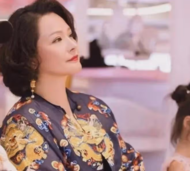 「萬聖公主」張青：當紅之時下海經商，成為身價過億的霸道女總裁