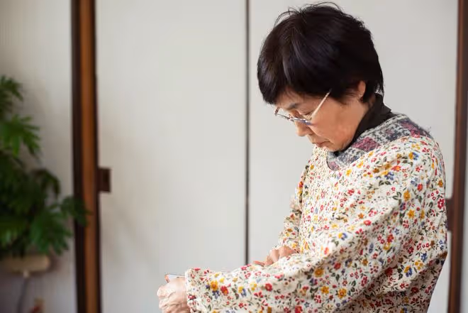 過來人的感悟:退休金再高,保姆再好,老了病了都不如子女照顧好