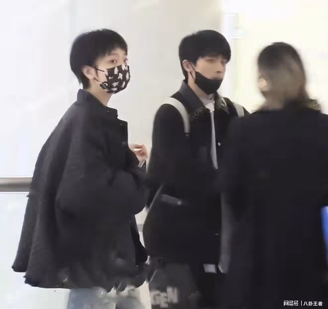 《慶餘年》言冰雲戀情！當眾捏女友胸同回酒店，女方一臉渴望嬌羞