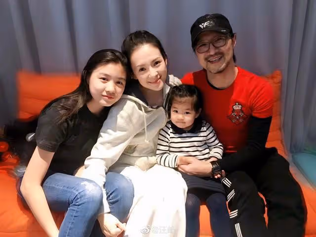 跟章子怡離婚2個月再戀愛：汪峰憑什麼征服美女？女友交出答案