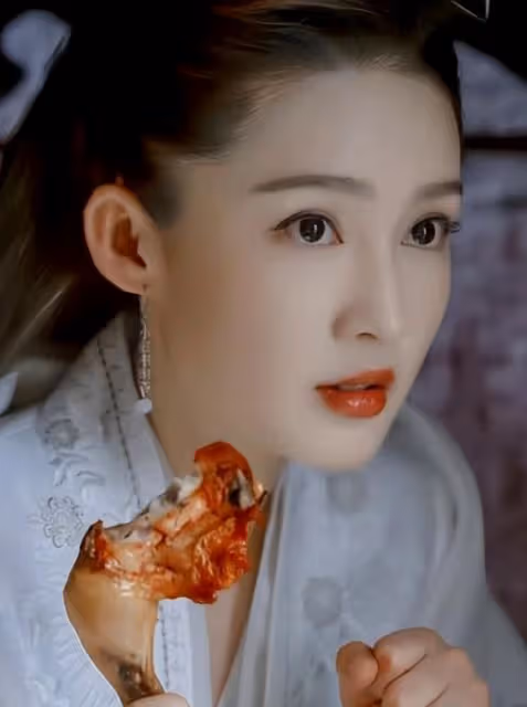 《狐妖小紅娘》:37歲楊冪吃紅薯,戳穿了多少「戲混子」的體面