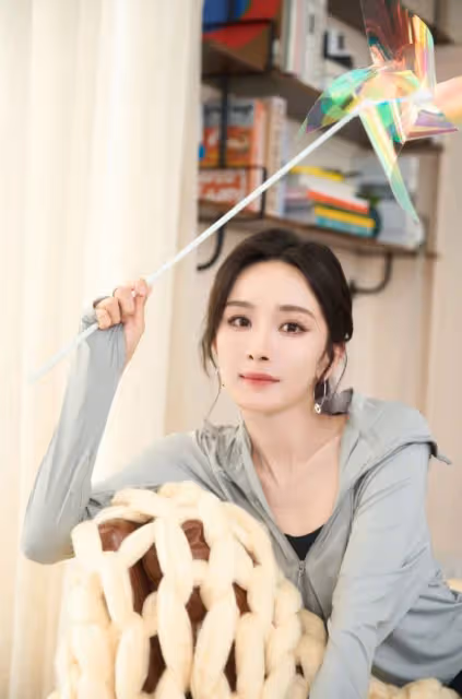 《狐妖小紅娘》:37歲楊冪吃紅薯,戳穿了多少「戲混子」的體面