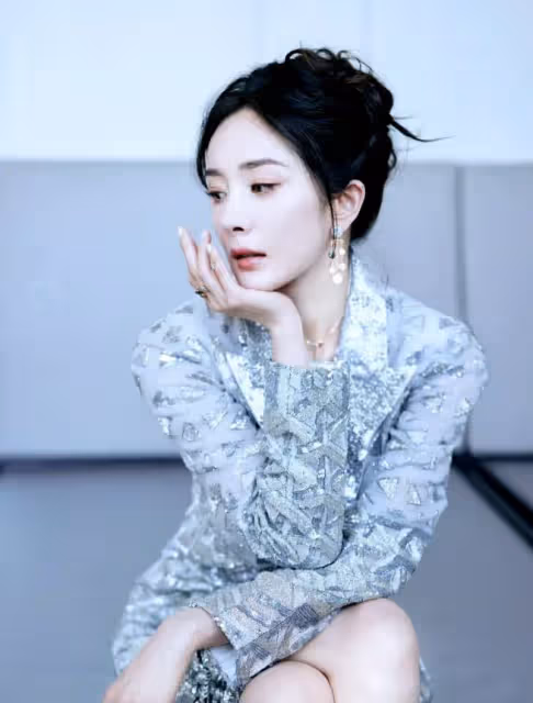 《狐妖小紅娘》:37歲楊冪吃紅薯,戳穿了多少「戲混子」的體面
