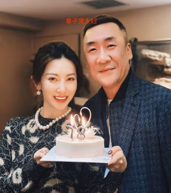 深扒章子怡的原生家庭,才知道她嫁給汪峰,是為了離開哥哥的糾纏