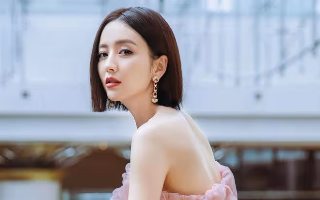 佟麗婭新片獲獎,坎城榮耀時刻,婚姻與事業如何抉擇?