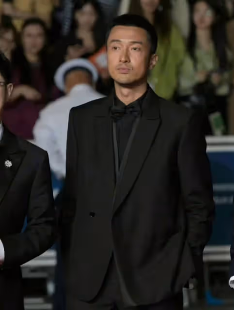 王傳君瘦身亮相坎城,形象大變引關注,新片角色備受期待
