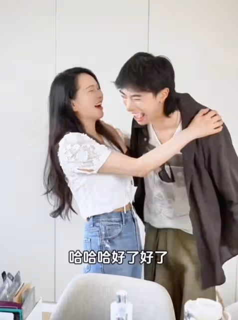 伊能靜與兒子視頻曝光,視頻中意外提及前夫庾澄慶,引發熱議