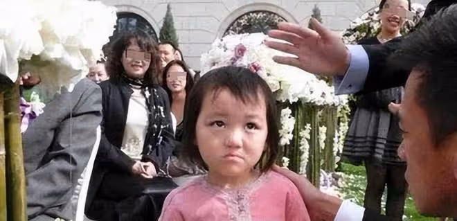 18歲李嫣拍成人禮大片!兔唇明顯、眼神狠毒,一點都不像王菲!