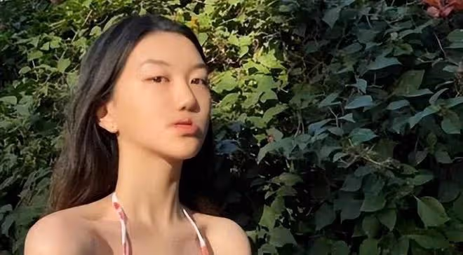 18歲李嫣拍成人禮大片!兔唇明顯、眼神狠毒,一點都不像王菲!