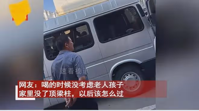 43歲男子喝酒離世被車拉走，家人雙腿發軟扒門大哭，見棺材破防了