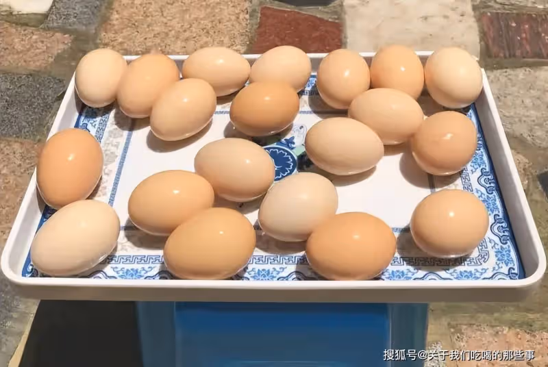 腌雞蛋不能只放鹽，教你正確做法，雞蛋不臭，個個起沙流油