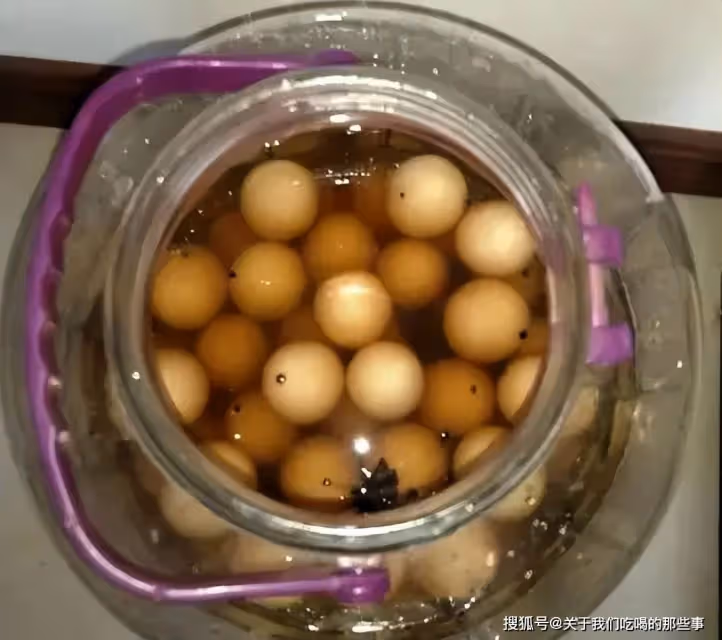 腌雞蛋不能只放鹽，教你正確做法，雞蛋不臭，個個起沙流油