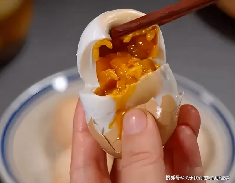 腌雞蛋不能只放鹽,教你正確做法,雞蛋不臭,個個起沙流油