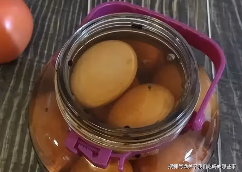 腌雞蛋不能只放鹽,教你正確做法,雞蛋不臭,個個起沙流油