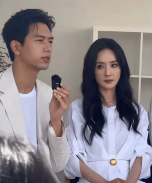 李現曬《醬園弄》同事照，章子怡好瘦，雷佳音臉盤子比楊冪寬一圈