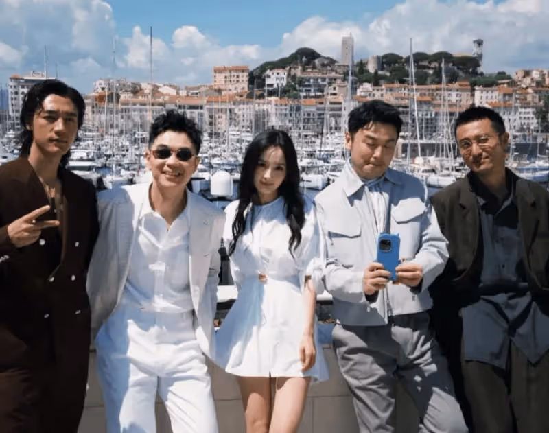 李現曬《醬園弄》同事照，章子怡好瘦，雷佳音臉盤子比楊冪寬一圈