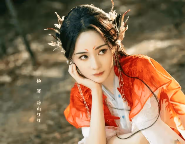 楊冪《狐妖小紅娘》開播!劇情尷尬又見抿嘴演技,被吐槽難看