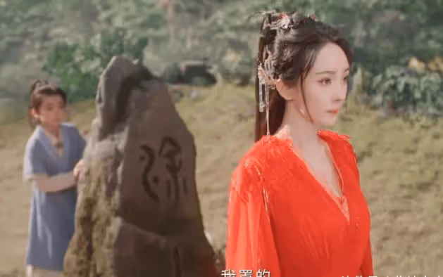 楊冪《狐妖小紅娘》開播!劇情尷尬又見抿嘴演技,被吐槽難看