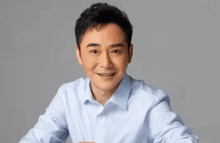 他被稱為最帥男演員,不顧父母反對娶大15歲妻恩愛至今,沒生孩子也幸福