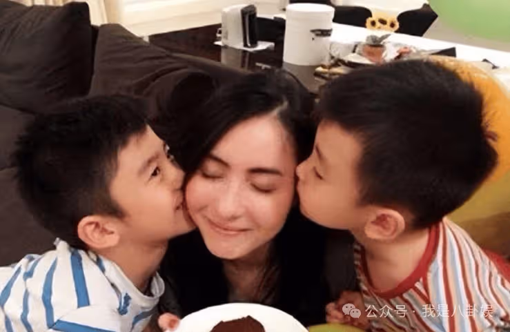 謝霆鋒通電話給兒子,不料忘記關免提,注意聽謝霆鋒對張柏芝的真實稱呼