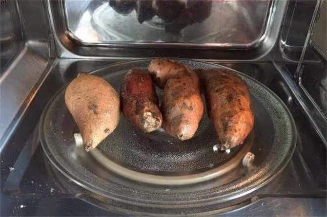 微波爐可以烤紅薯嗎？分享最簡單微波爐烤紅薯方法，乾貨知識滿滿