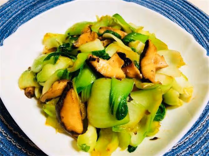 香菇油菜這樣做才好吃，學會這個做法，鮮香入味，營養下飯真不錯