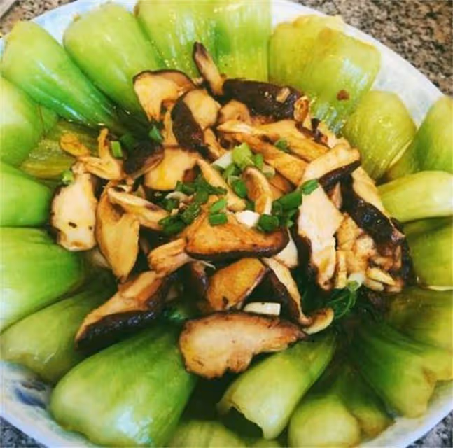 香菇油菜這樣做才好吃，學會這個做法，鮮香入味，營養下飯真不錯