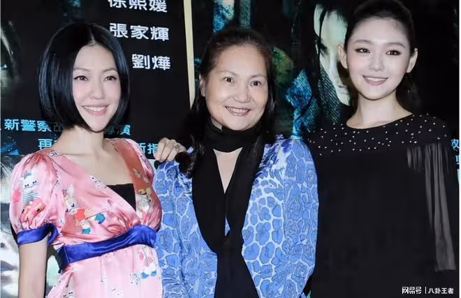 雙面姐妹！大小S不轉發愛國動態，天天發動態罵張蘭，立場有問題