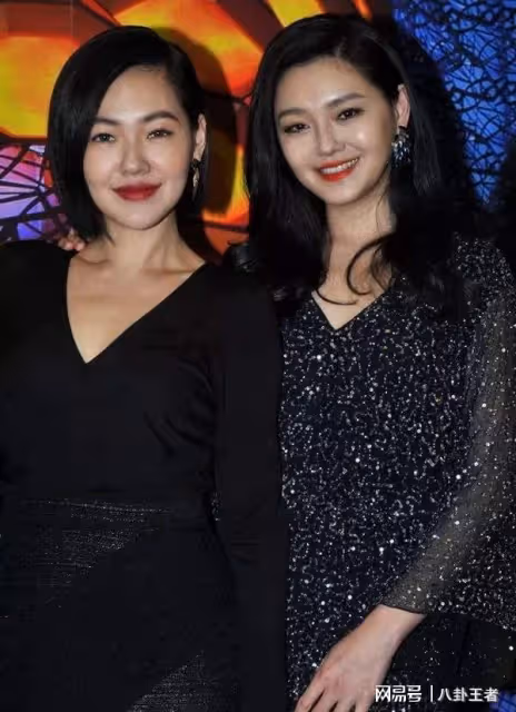 雙面姐妹！大小S不轉發愛國動態，天天發動態罵張蘭，立場有問題