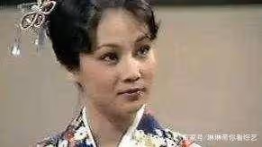 她被稱為最美黃蓉，卻嫁給了藉藉無名的丈夫，一生無悔