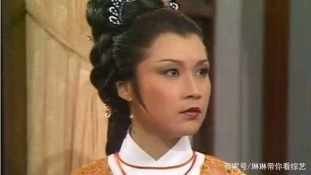 她被稱為最美黃蓉，卻嫁給了藉藉無名的丈夫，一生無悔