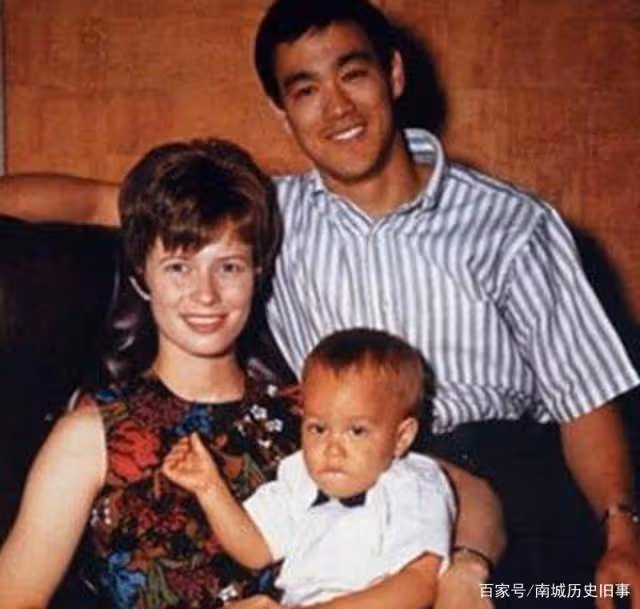一代功夫巨星李小龍,只剩下女兒李香凝,如今過得怎麼樣了?