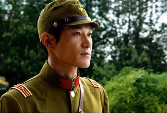 演了20年鬼子的日本人,讓女兒加入中國國籍,回國卻被毆打!