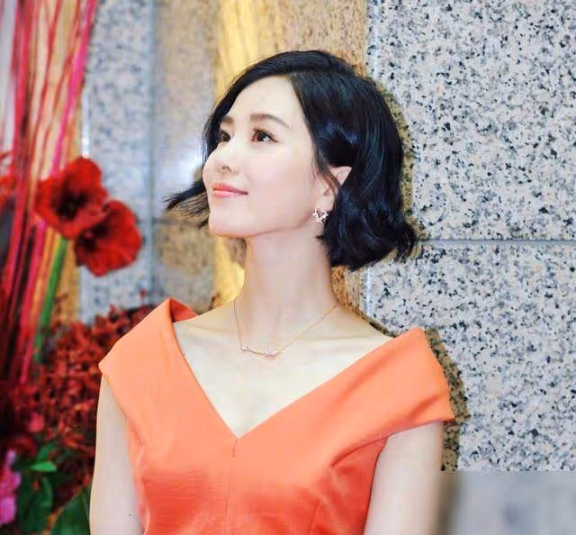 劉詩詩真人有多撩？當她的10年前的照片流出，吳奇隆我恨死你了