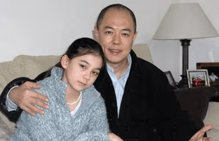 張鐵林的混血女兒長大了,顏值高到犯規,這才是真正的「格格」