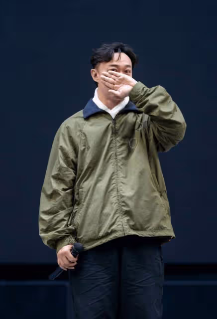 陳奕迅突宣布取消演唱會!開場前含淚道歉:這次我笑不出來