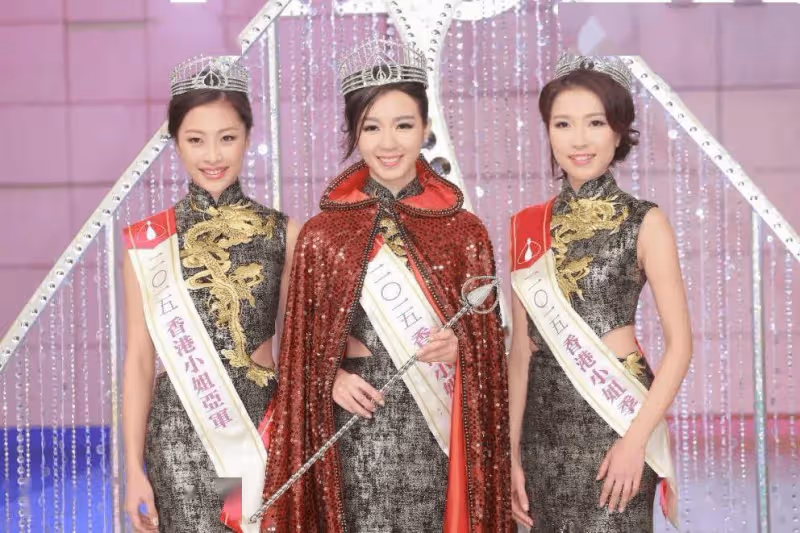 31歲港姐小花與富豪李澤楷分手後變低調!大曬近照五官更精緻?