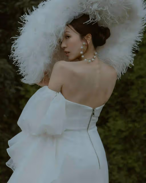31歲港姐小花與富豪李澤楷分手後變低調!大曬近照五官更精緻?
