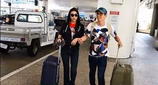 湯唯和老公低調露面,湯唯一身嘻哈風太像假小子,老公撞臉甄子丹