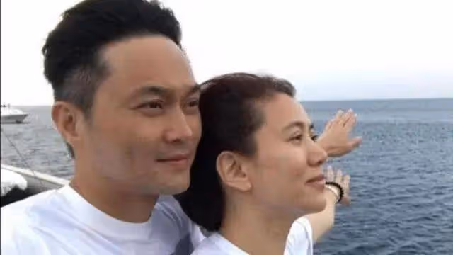 53歲袁詠儀要麼不打扮,一旦打扮就絕對驚艷,與網紅對比差距明顯!