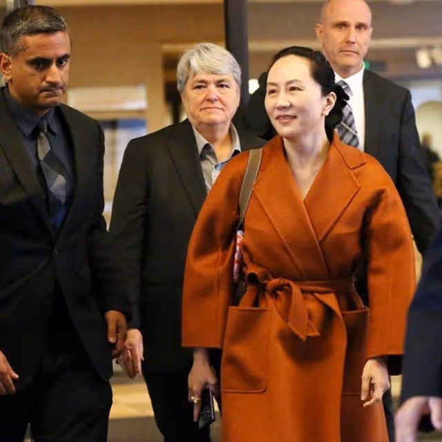 姚安娜和孟晚舟衣品大PK,誰更有女性的魅力?誰更有豪門范?
