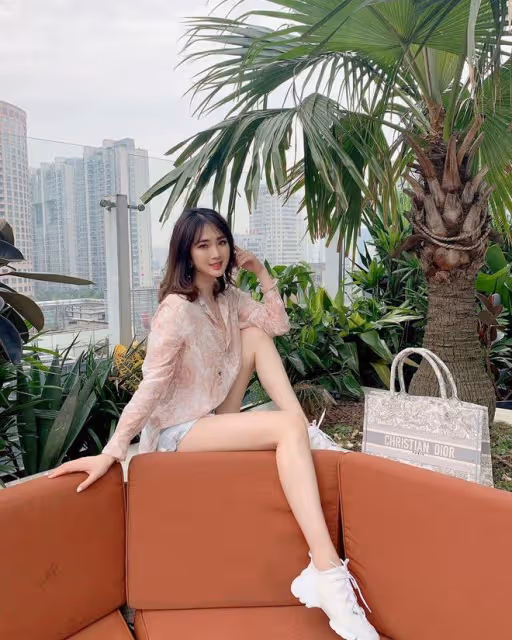 姚安娜和孟晚舟衣品大PK,誰更有女性的魅力?誰更有豪門范?